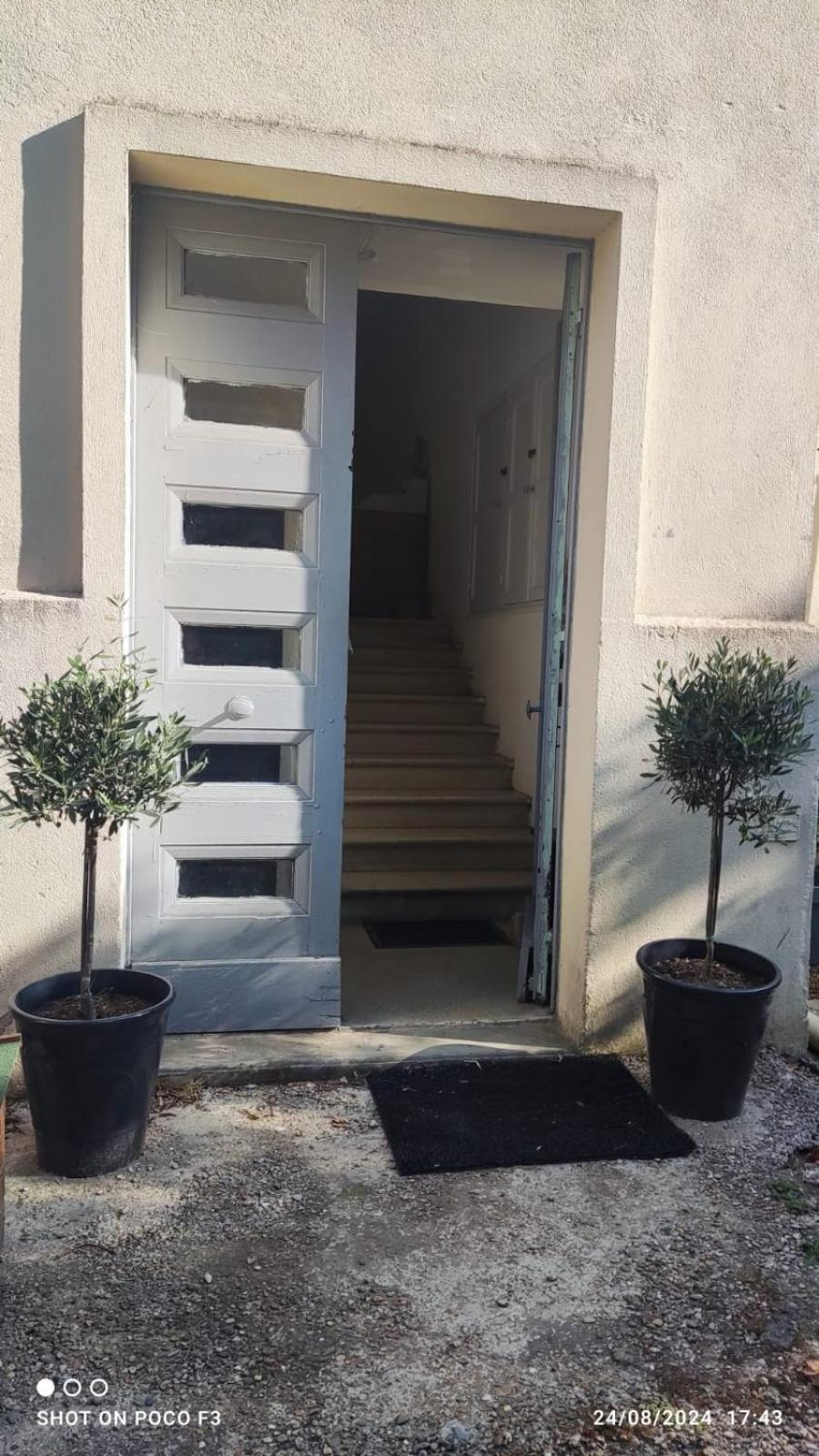 Refuge La Nuit Etoilee, Cosy Bedroom Au Bord De L'eau, View On River Or Garden, Center 5 Mn Walk, Free Wifi, Coffee, Tea, Parking Homestay Arles